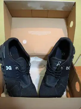 Cloud 5 all black uk 44
