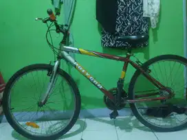 Sepeda polygon monarch premium mulus siap pakai 1th pemakaian