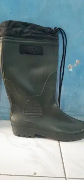 sepatu boot TNI