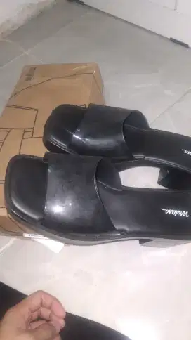 Melissa shape ad black