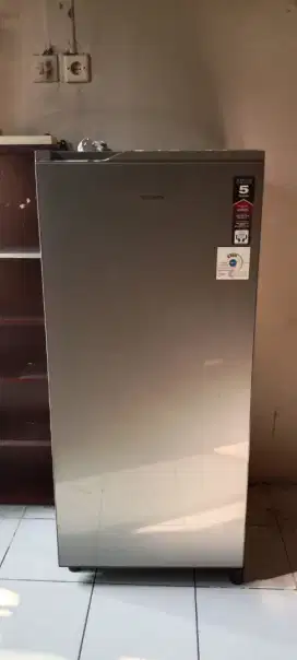 Lemari Es Polytron masih garansi