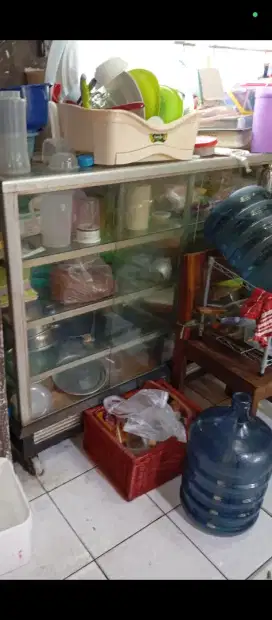 Etalase kaca serba guna
