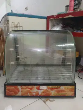 Etalase kaca lengkukng