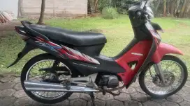 Suprafit X tahun 2008,warna silver merah.