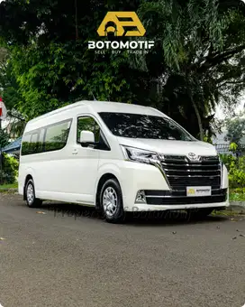 Toyota Hiace Premio 2.8 MT White On Beige