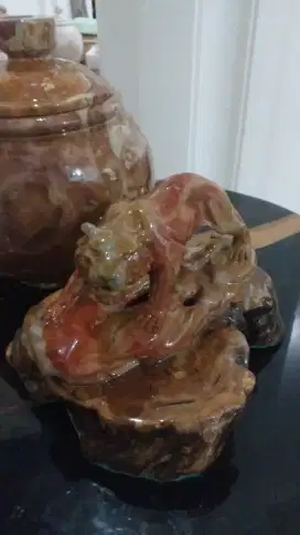Patung harimau dari batu alam