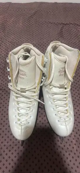 Sepatu Ice Skating Edea
