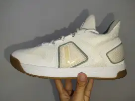 Sepatu merek League
