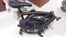 Brompton M6L black laq be like new
