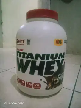 dijual Susu protein Whey TITANIUM 5 LBS ISI MASIH BANYAK