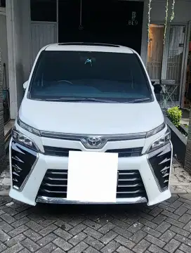 Voxy Putih Terawat