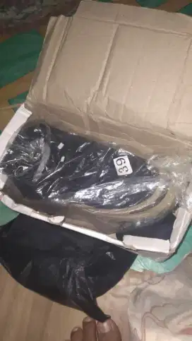 Jual sepatu bekas tp masih bagus