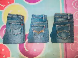 Borongan 3 pieces celana panjang bahan denim jeans tebal size 28.