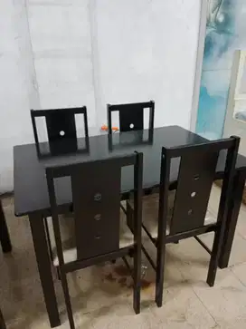 meja makan minimalis