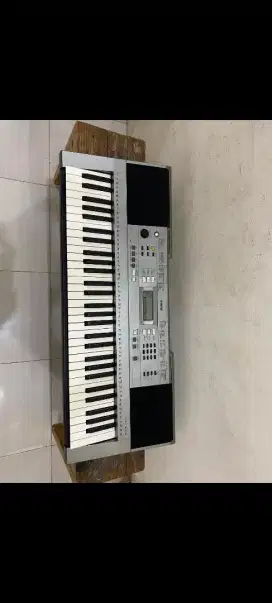 Keyboard yamaha psr e353