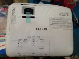SILAHKAN YANG MAU JUAL PROJECTOR
