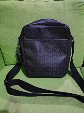 HERITAGE SIGNATURE EMBOSSED PVC FLIGHT BAG (COACH F70848)