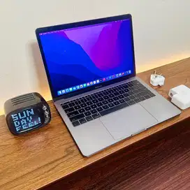 MacBook Pro 13 inch 2017 256GB 2 Thunderbolt 3 Port (150)