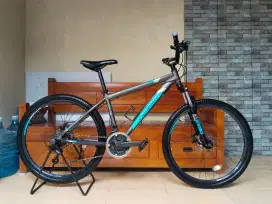 Sepeda Polygon Monarch 4
