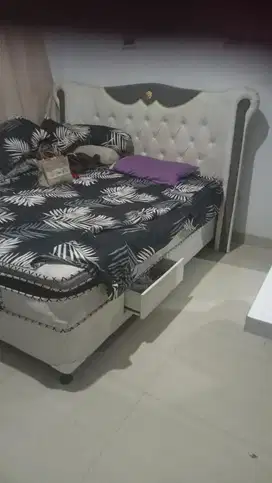 Kasur & Meja Rias
