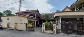 Rumah induk dengan 24 kosan aktif