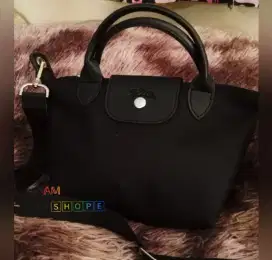 Tas longchamp warna hitam