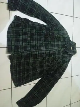 Kemeja bahan agak tebal bagus tidak Panas preloved dijual murmer