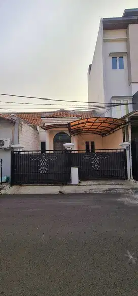 Disewa Rumah dkt sekolah Taman Semanan Jkt barat