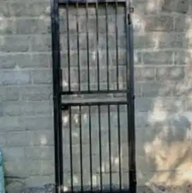 Pintu pagar engsel