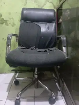 KURSI KANTOR BEKAS