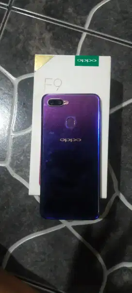 Handphone Oppo f9 ram 4