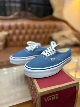 Vans authentic navy size masih baru