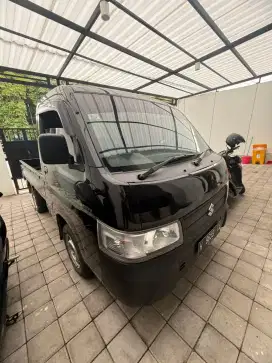 Suzuki carry pick up tahun 2021 warna hitam.