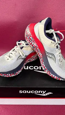 Sepatu Running Saucony Kinvara Pro