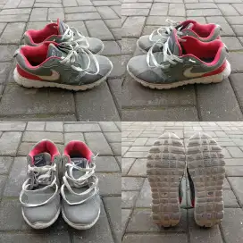 Sepatu Nike size 41