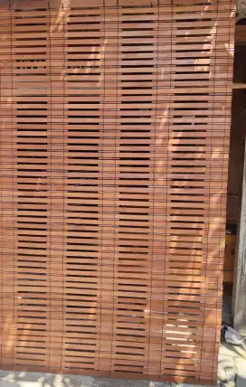 Tirai kayu jati