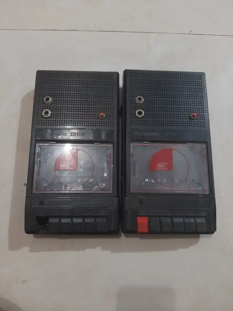 Pajangan jadul pemutar tape kaset panasonic D1100 kondisi off
