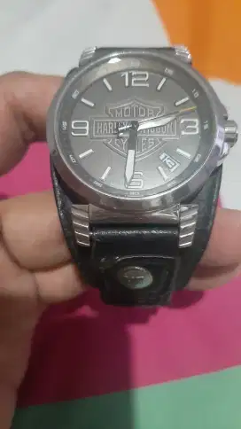 JAM PRIA KULIT KEREN