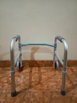 ALAT TERAPI JALAN ANAK STANDAR RUMAH SAKIT