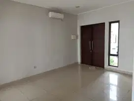 Rumah 2 lantai, Green Lake, siap huni, bisa KPR