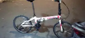 Sepeda lipat police
