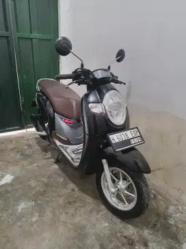 scoopy lengkap hidup