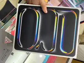 Ipad pro m4 13 inch baru dan garansi ibox warna silver ,