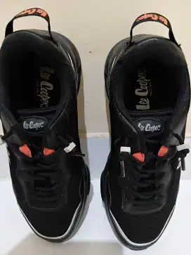 Di jual sepatu original merk Lee Cooper London