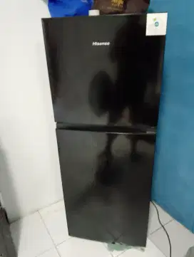 Kulkas 2 pintu hisense baru 1bln jual cepet