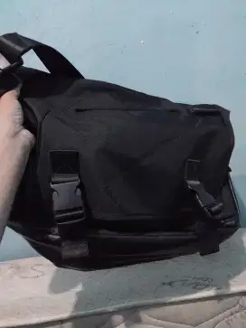 Tas selempang monster republic