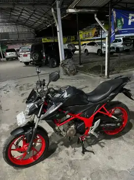 Cb150r merah hitam