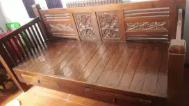 Kursi ukir kayu & etalase kaca