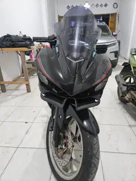 YAMAHA R25 2019