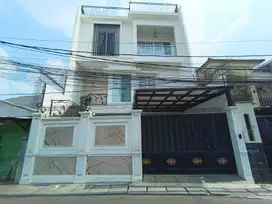 Rumah Mewah 3lt di Jl Isa Sukabumi Utara Kebon Jeruk Jakarta Barat